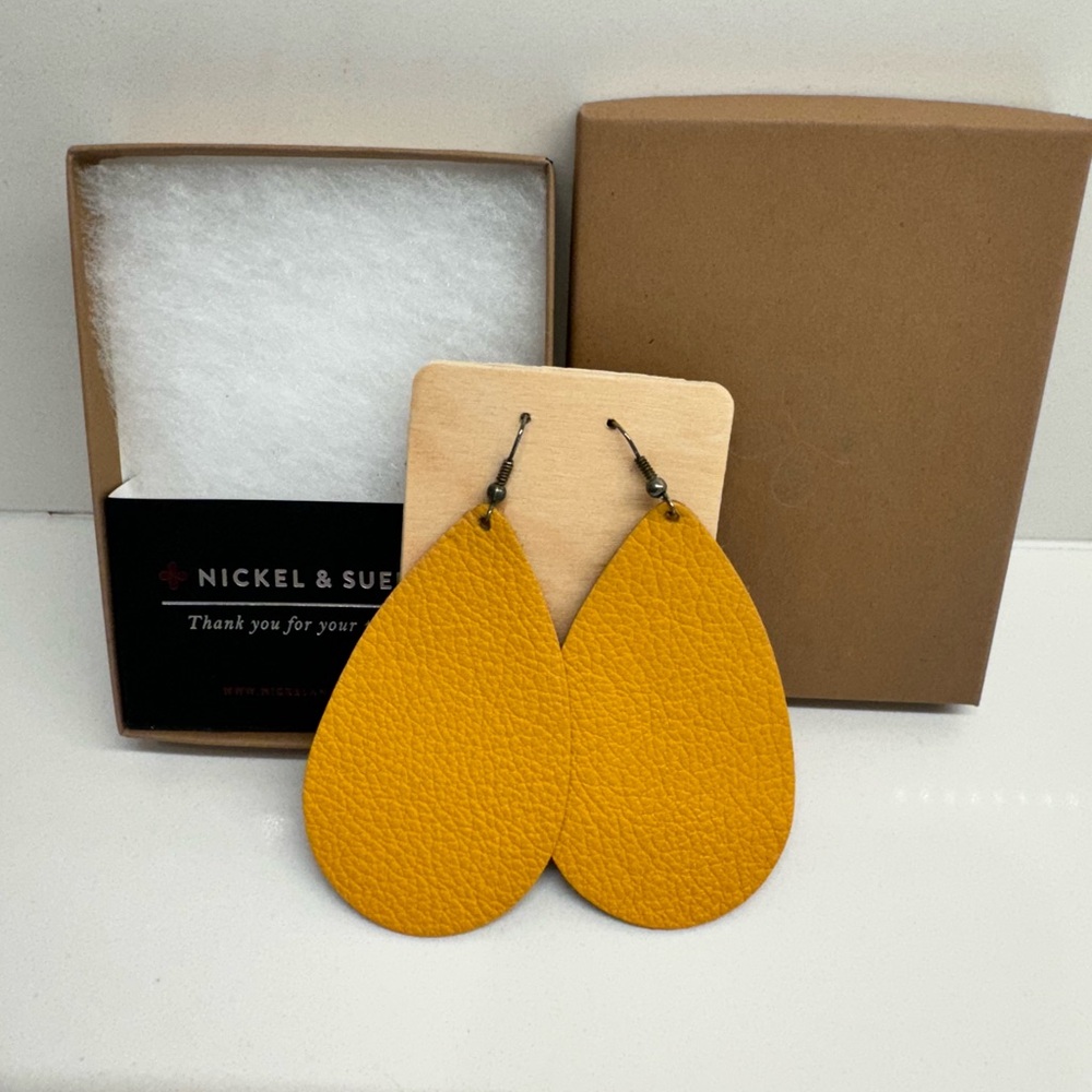 Nickel and Suede leather earrings